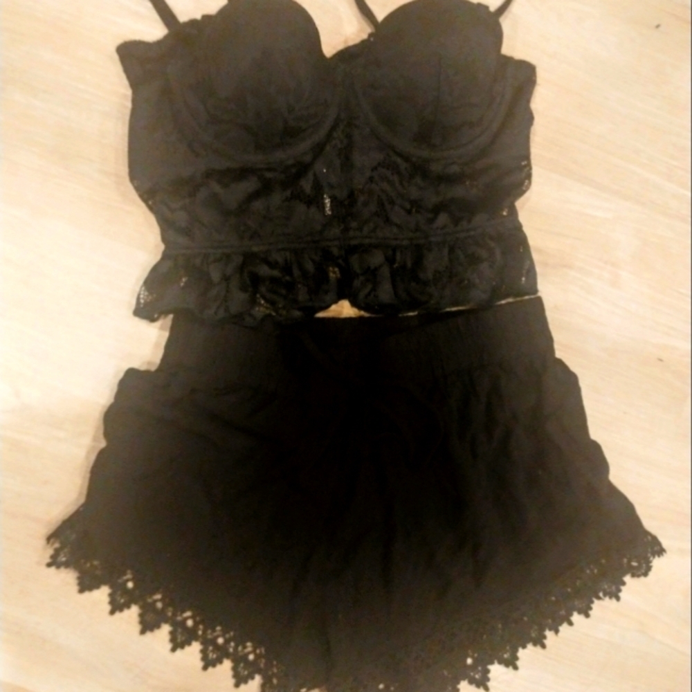 Super sexy short shorts with lace trim